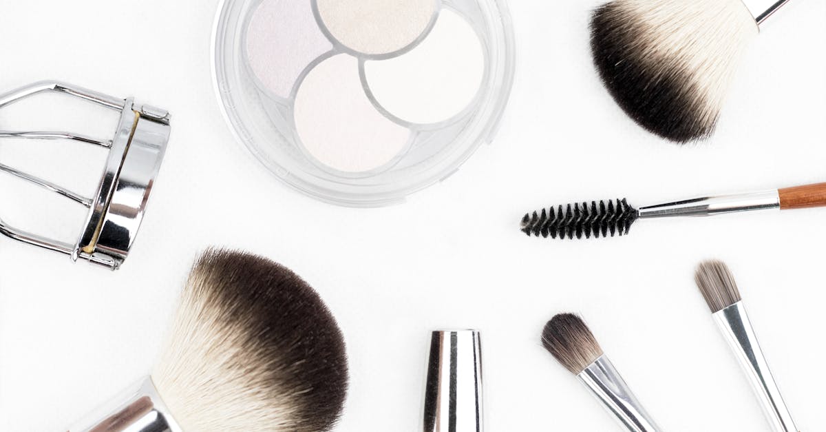 Essential Oils that Enhance Natural Skincare Regimens